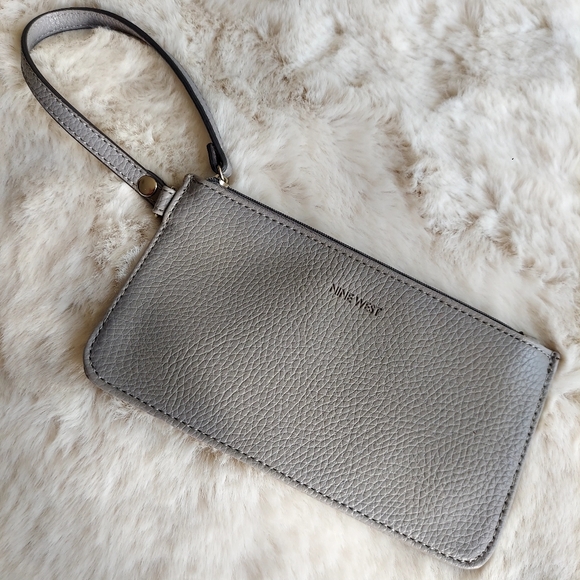 NWOT Nine West Gray Wristlet - Picture 3 of 17